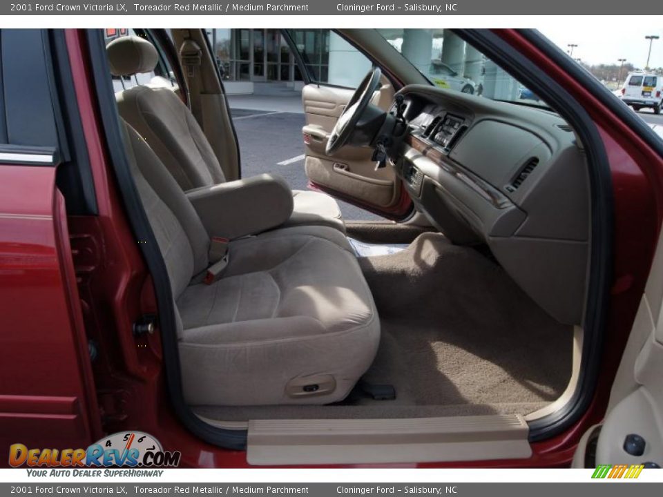 2001 Ford Crown Victoria LX Toreador Red Metallic / Medium Parchment Photo #15