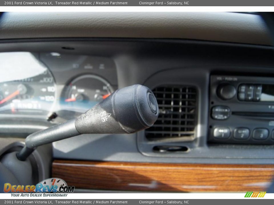 2001 Ford Crown Victoria LX Shifter Photo #27