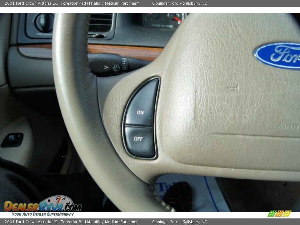 Controls of 2001 Ford Crown Victoria LX Photo #28