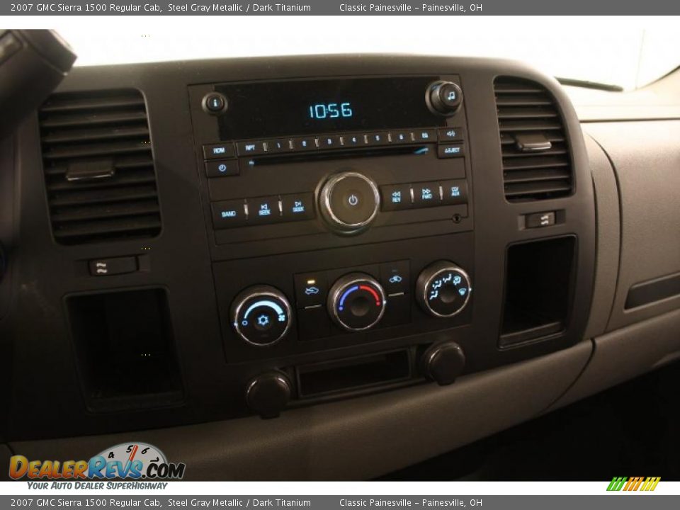 Controls of 2007 GMC Sierra 1500 Regular Cab Photo 7