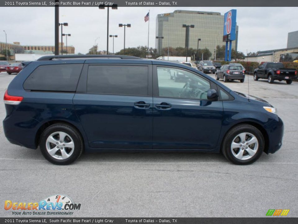 2011 Toyota Sienna LE South Pacific Blue Pearl / Light Gray Photo #5