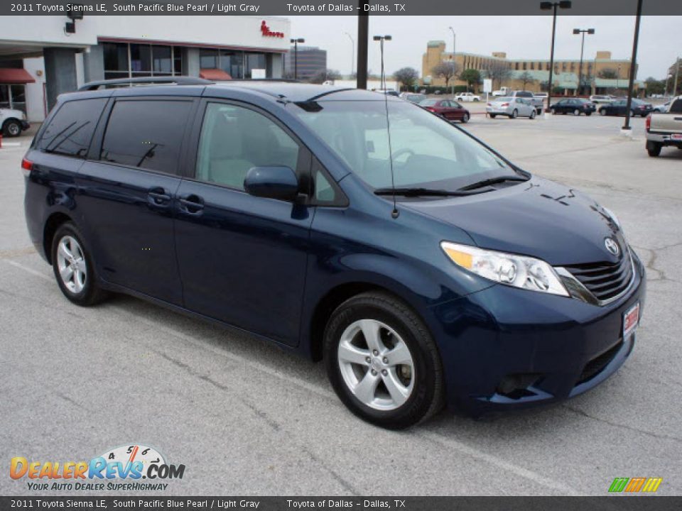 2011 Toyota Sienna LE South Pacific Blue Pearl / Light Gray Photo #6