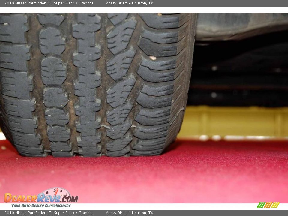2010 Nissan Pathfinder LE Super Black / Graphite Photo #7