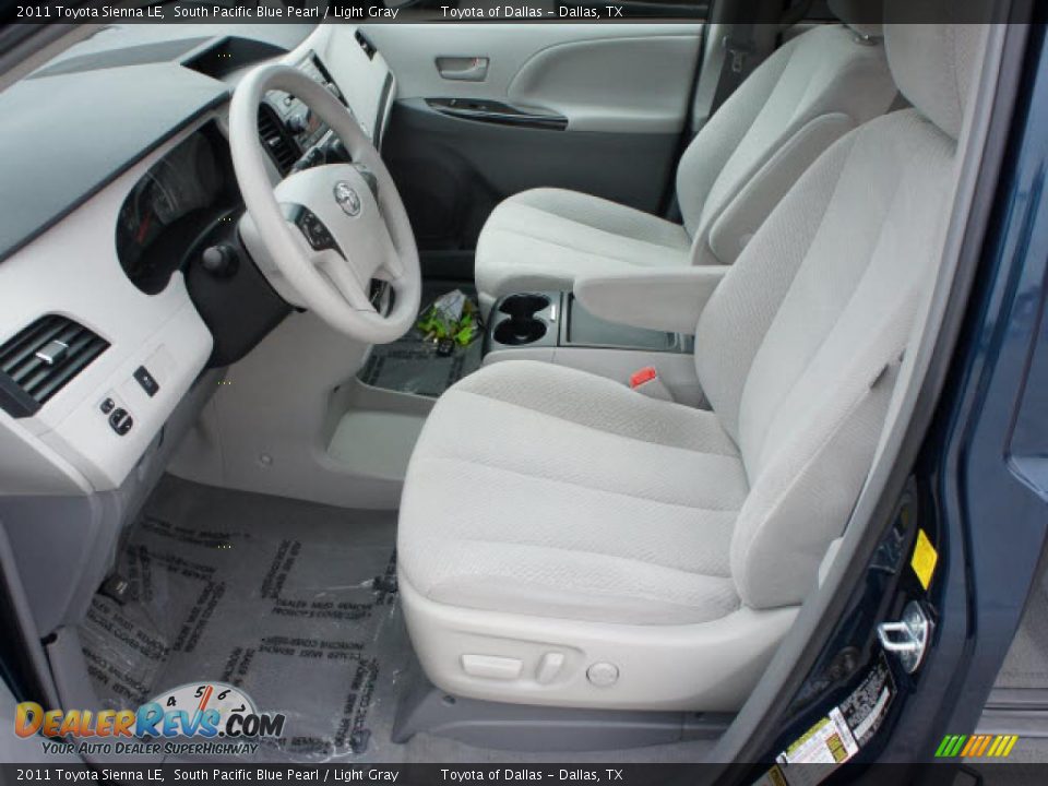 2011 Toyota Sienna LE South Pacific Blue Pearl / Light Gray Photo #10