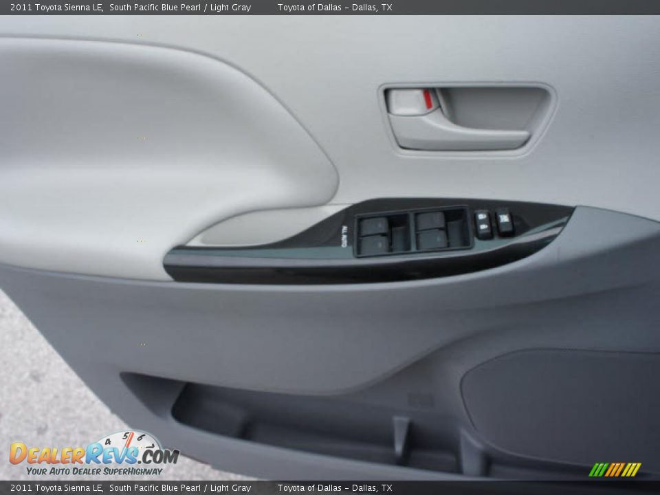 2011 Toyota Sienna LE South Pacific Blue Pearl / Light Gray Photo #14