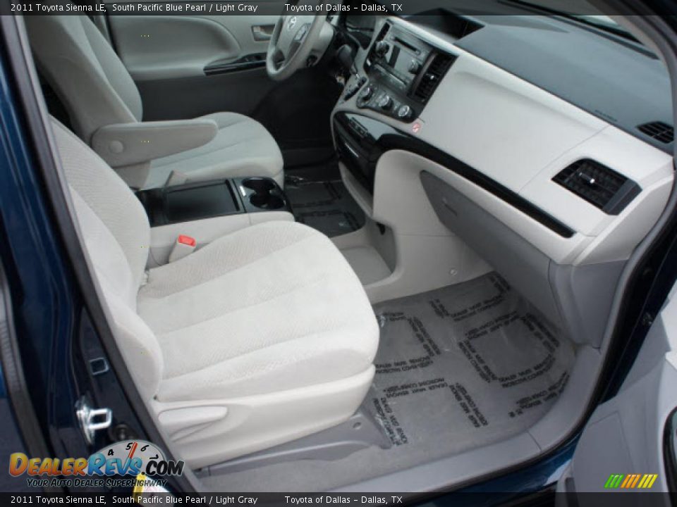 Light Gray Interior - 2011 Toyota Sienna LE Photo #16