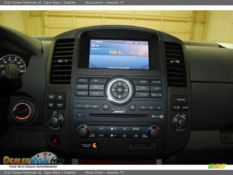 2010 Nissan Pathfinder LE Super Black / Graphite Photo #24