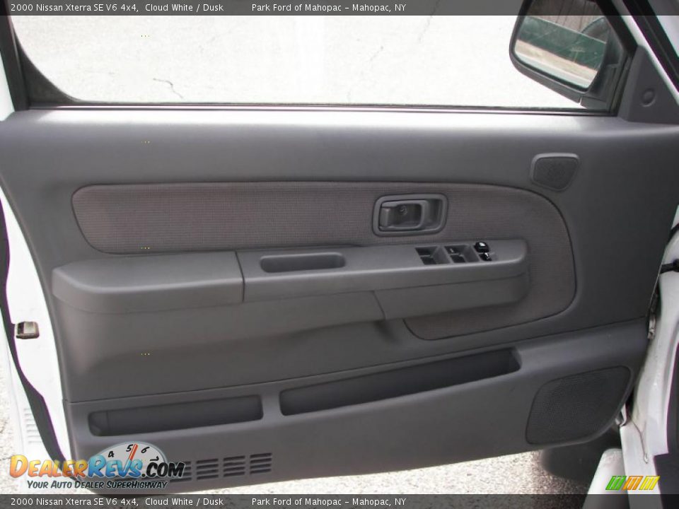 2000 Nissan Xterra SE V6 4x4 Cloud White / Dusk Photo #13