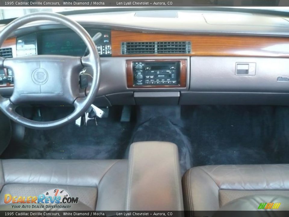 Dashboard of 1995 Cadillac DeVille Concours Photo #15