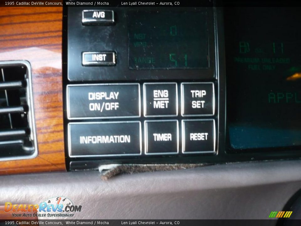 Controls of 1995 Cadillac DeVille Concours Photo #19