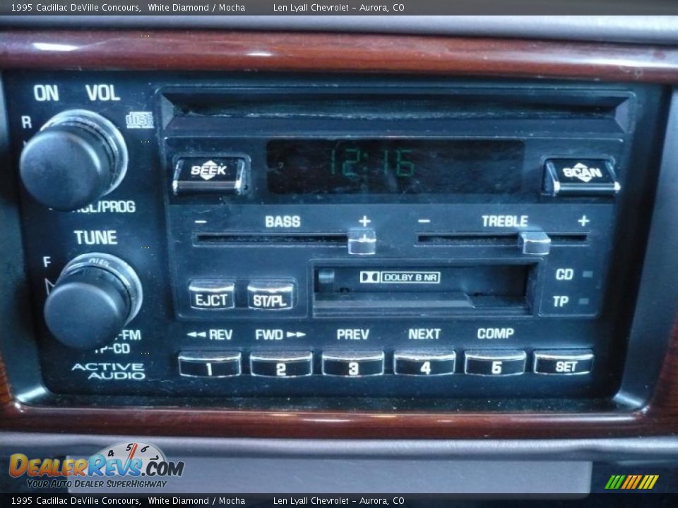 Controls of 1995 Cadillac DeVille Concours Photo #21