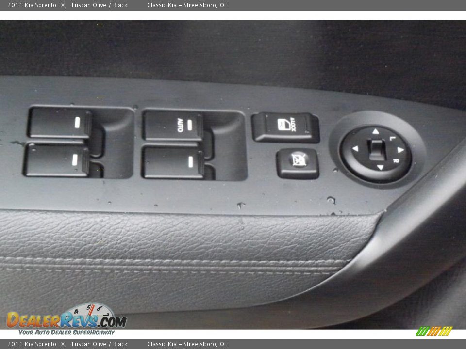 Controls of 2011 Kia Sorento LX Photo #7