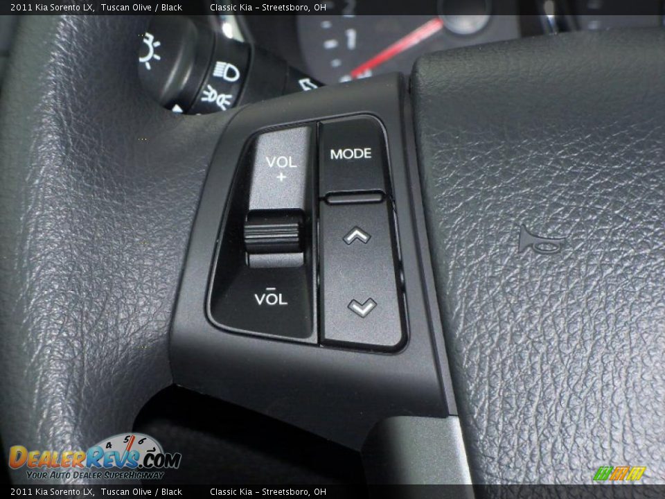 Controls of 2011 Kia Sorento LX Photo #17