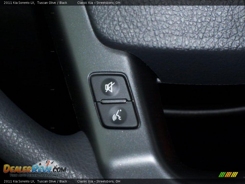 Controls of 2011 Kia Sorento LX Photo #19