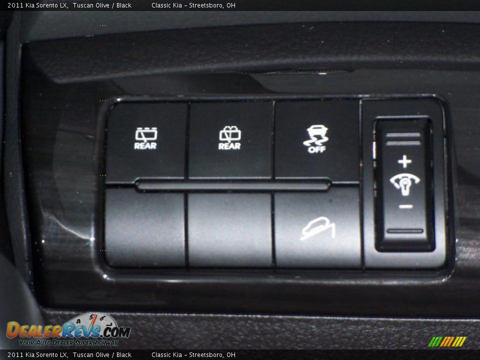 Controls of 2011 Kia Sorento LX Photo #21