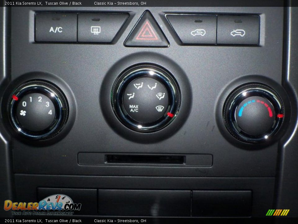 Controls of 2011 Kia Sorento LX Photo #23