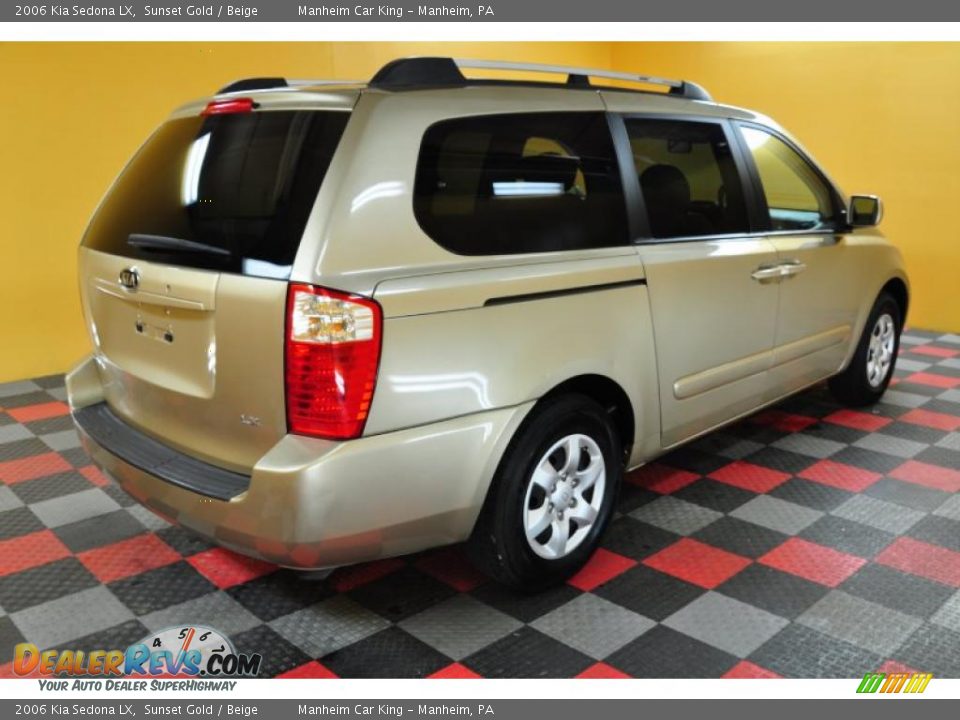 2006 Kia Sedona LX Sunset Gold / Beige Photo #4