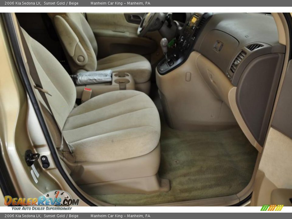 2006 Kia Sedona LX Sunset Gold / Beige Photo #16