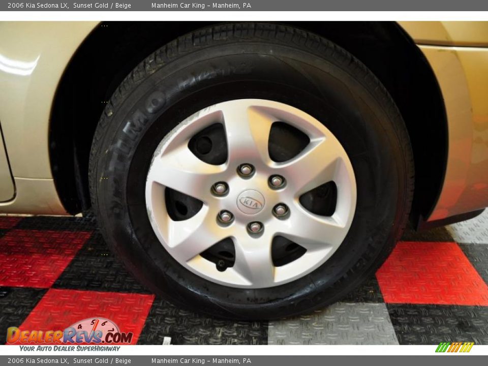 2006 Kia Sedona LX Sunset Gold / Beige Photo #17