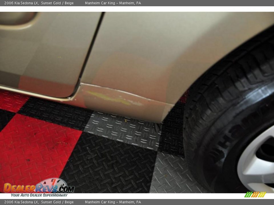 2006 Kia Sedona LX Sunset Gold / Beige Photo #21