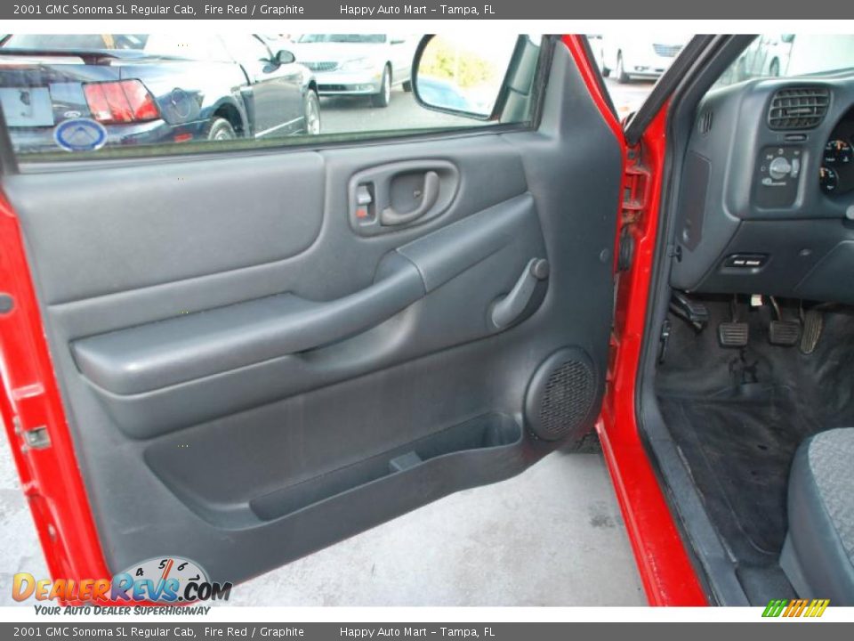 Door Panel of 2001 GMC Sonoma SL Regular Cab Photo #18