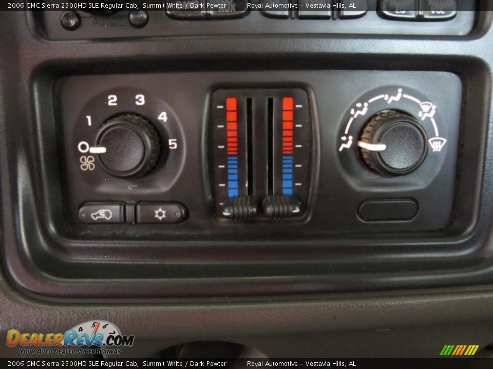 Controls of 2006 GMC Sierra 2500HD SLE Regular Cab Photo #15