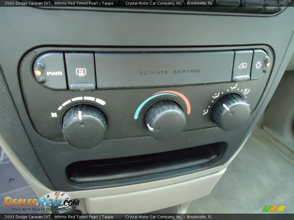 Controls of 2003 Dodge Caravan SXT Photo #30