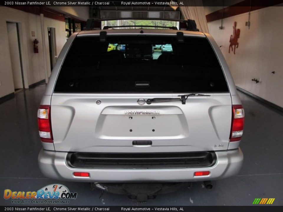 2003 Nissan Pathfinder LE Chrome Silver Metallic / Charcoal Photo #3