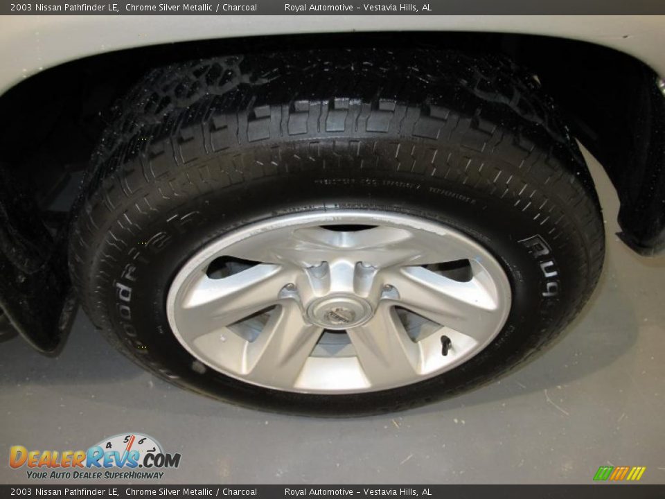 2003 Nissan Pathfinder LE Chrome Silver Metallic / Charcoal Photo #7