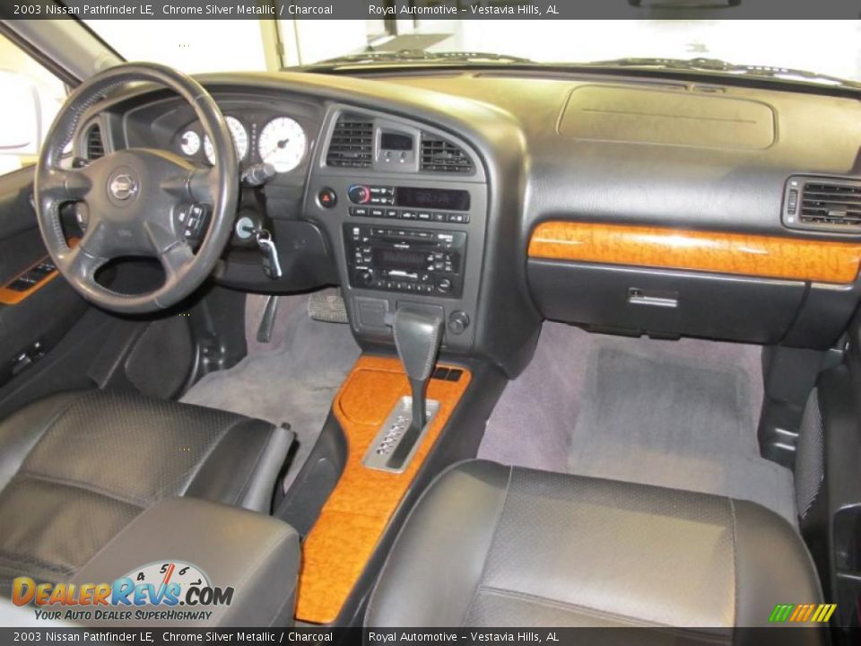 2003 Nissan Pathfinder LE Chrome Silver Metallic / Charcoal Photo #9