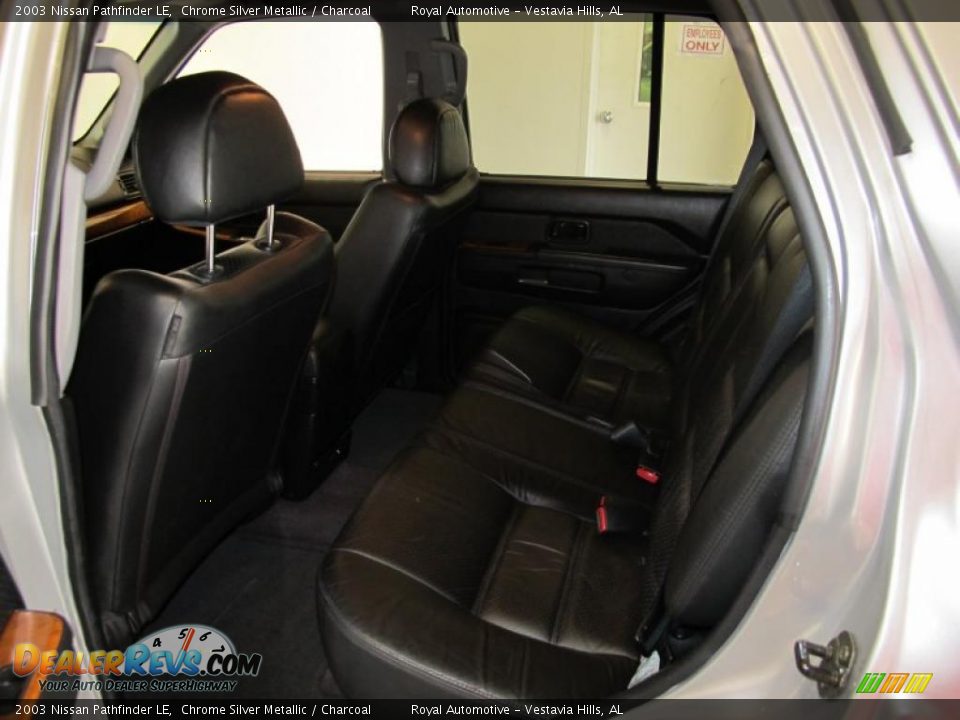 2003 Nissan Pathfinder LE Chrome Silver Metallic / Charcoal Photo #11
