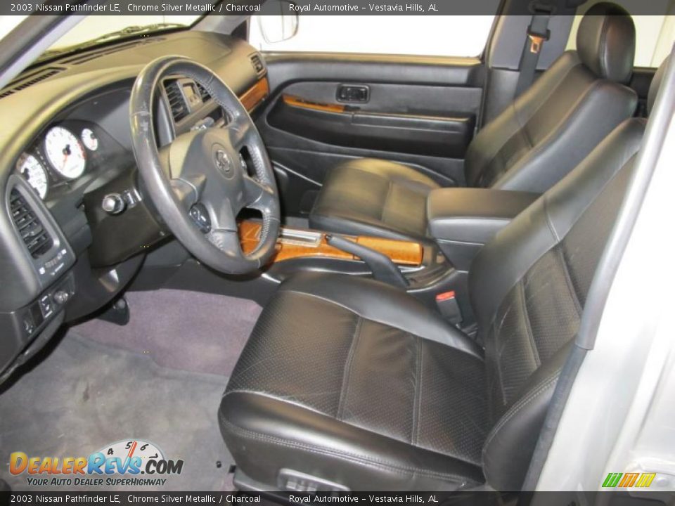 Charcoal Interior - 2003 Nissan Pathfinder LE Photo #13