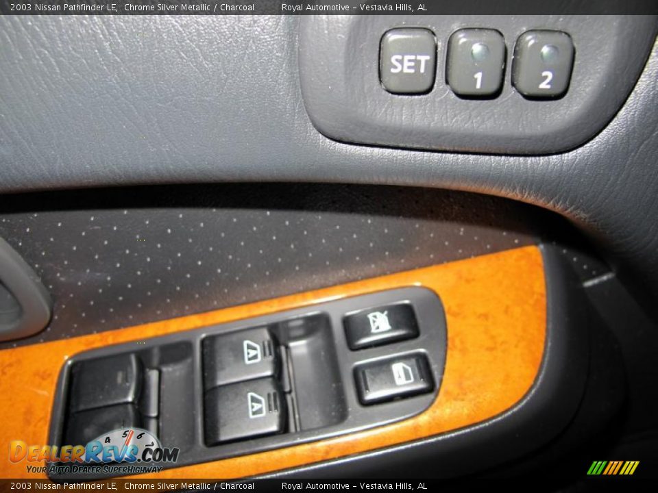 2003 Nissan Pathfinder LE Chrome Silver Metallic / Charcoal Photo #14