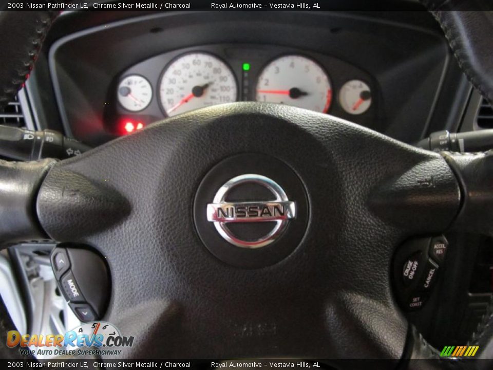 2003 Nissan Pathfinder LE Chrome Silver Metallic / Charcoal Photo #15