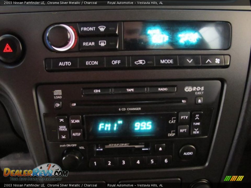 2003 Nissan Pathfinder LE Chrome Silver Metallic / Charcoal Photo #17