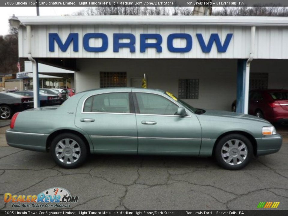 2005 Lincoln Town Car Signature Limited Light Tundra Metallic / Medium Light Stone/Dark Stone Photo #1