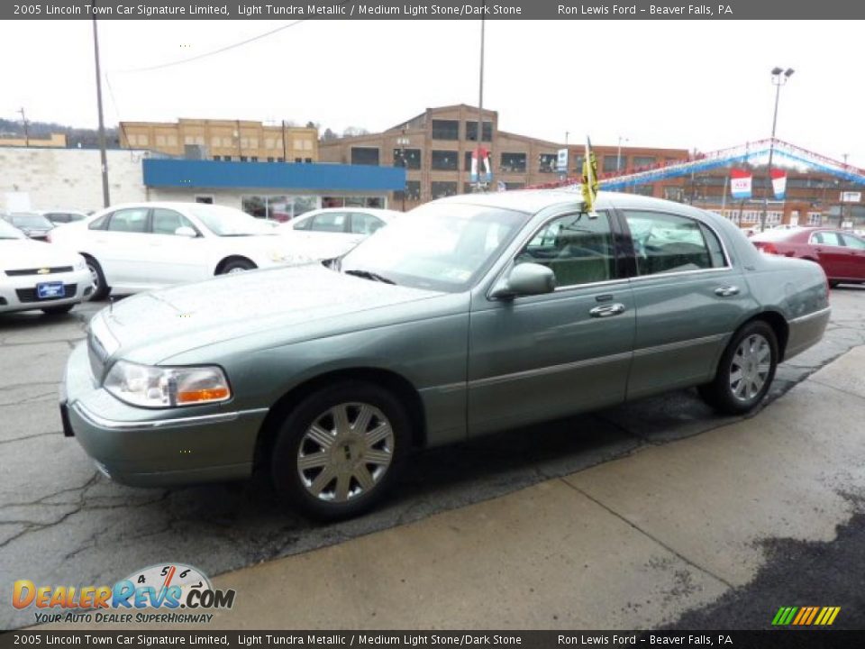 2005 Lincoln Town Car Signature Limited Light Tundra Metallic / Medium Light Stone/Dark Stone Photo #5