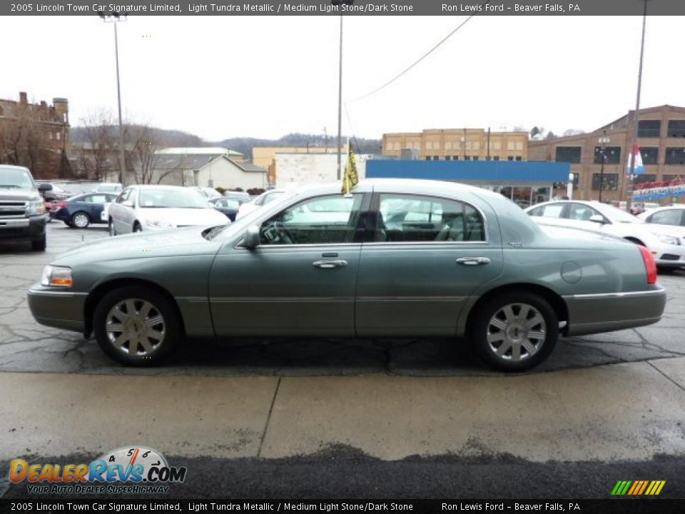 2005 Lincoln Town Car Signature Limited Light Tundra Metallic / Medium Light Stone/Dark Stone Photo #6