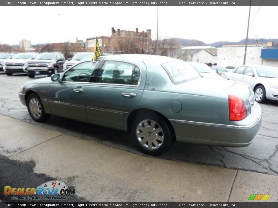 2005 Lincoln Town Car Signature Limited Light Tundra Metallic / Medium Light Stone/Dark Stone Photo #7