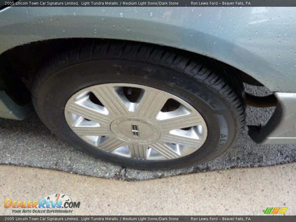 2005 Lincoln Town Car Signature Limited Light Tundra Metallic / Medium Light Stone/Dark Stone Photo #11