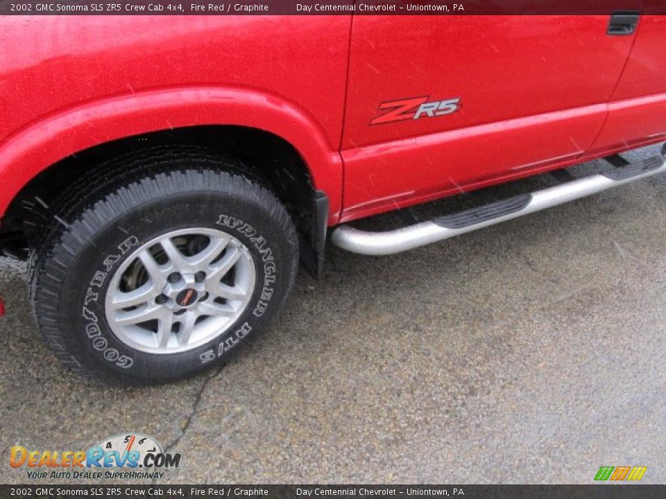 2002 GMC Sonoma SLS ZR5 Crew Cab 4x4 Fire Red / Graphite Photo #3