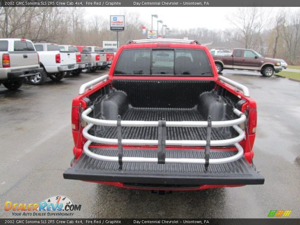 2002 GMC Sonoma SLS ZR5 Crew Cab 4x4 Fire Red / Graphite Photo #4