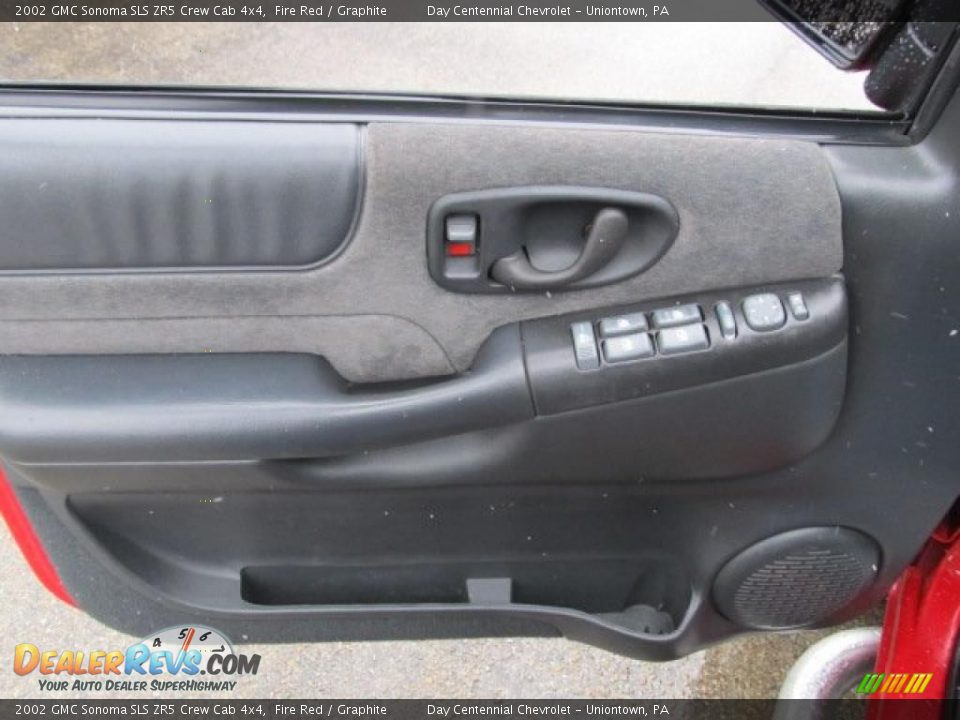 2002 GMC Sonoma SLS ZR5 Crew Cab 4x4 Fire Red / Graphite Photo #10