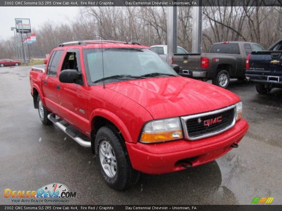 Front 3/4 View of 2002 GMC Sonoma SLS ZR5 Crew Cab 4x4 Photo #14