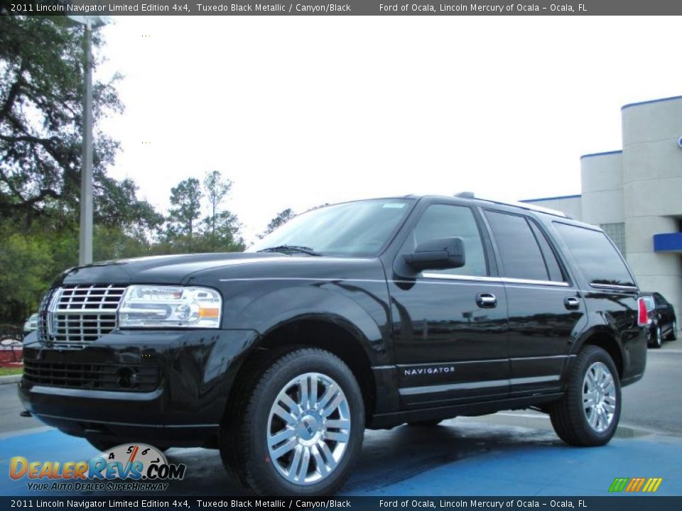 Front 3/4 View of 2011 Lincoln Navigator Limited Edition 4x4 Photo #1