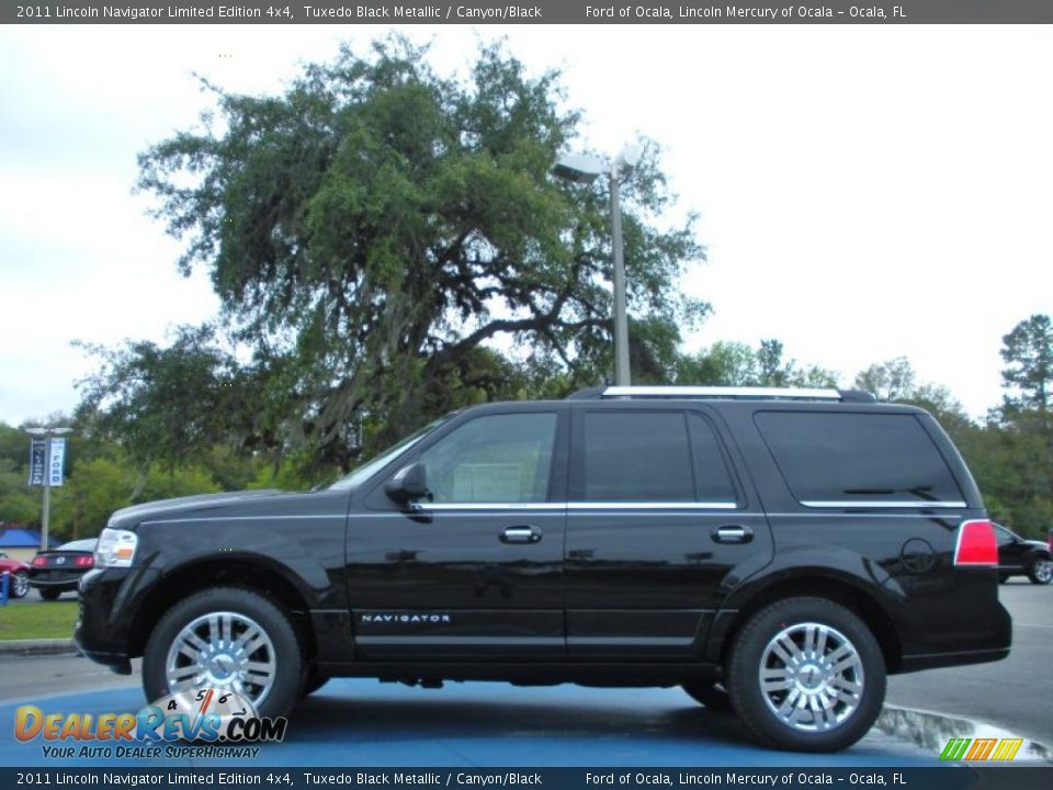 Tuxedo Black Metallic 2011 Lincoln Navigator Limited Edition 4x4 Photo #2