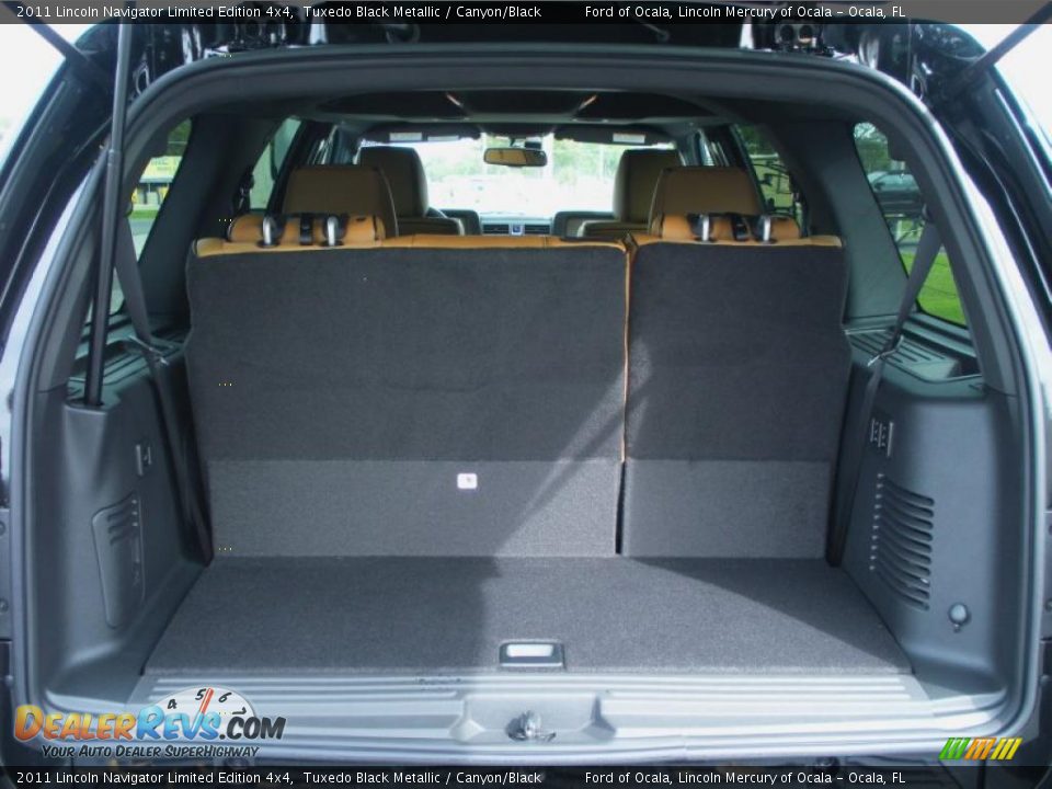 2011 Lincoln Navigator Limited Edition 4x4 Trunk Photo #13