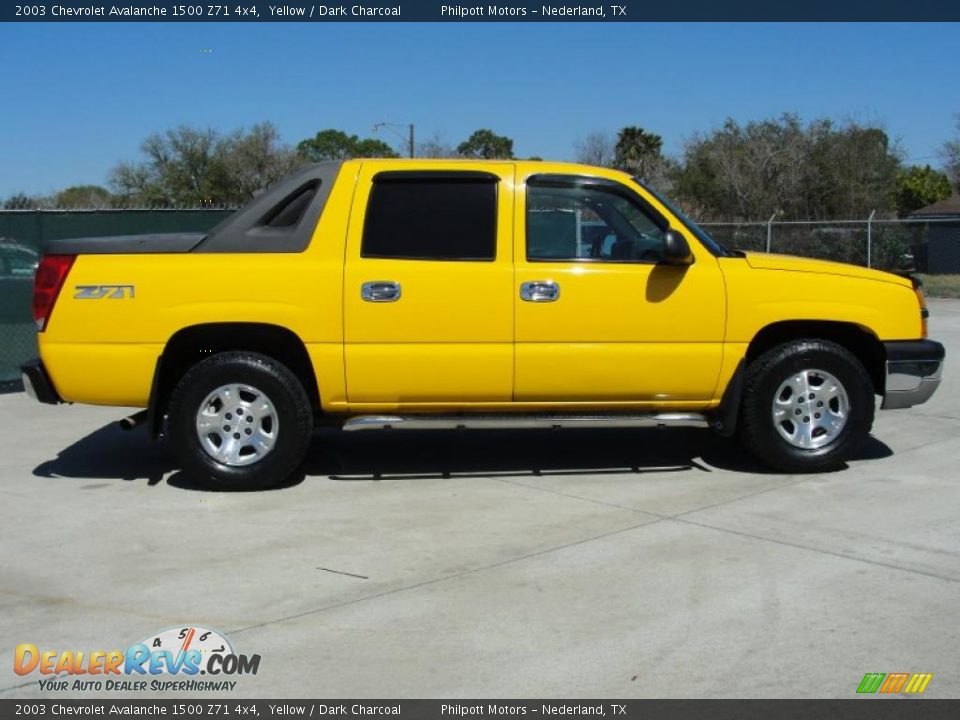 2003 Chevrolet Avalanche 1500 Z71 4x4 Yellow / Dark Charcoal Photo #2