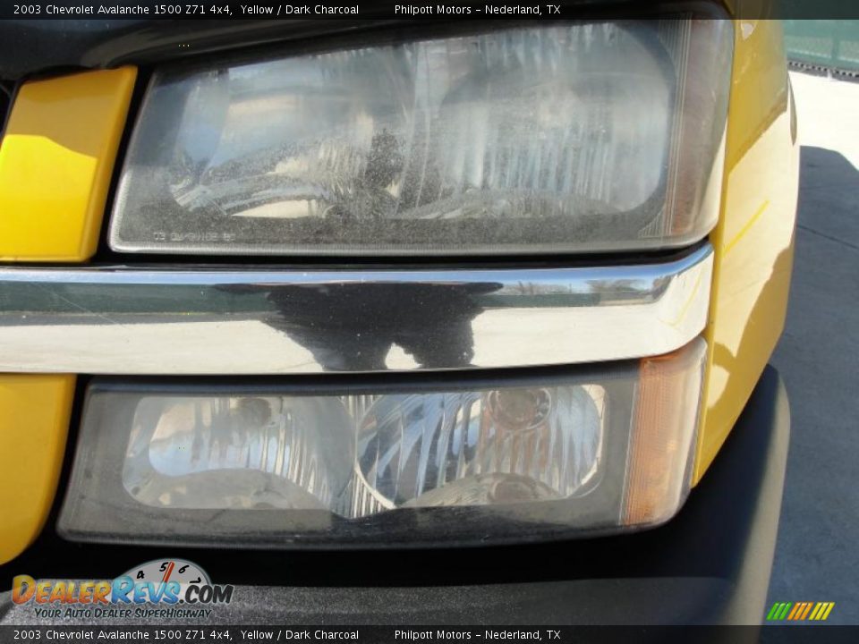 2003 Chevrolet Avalanche 1500 Z71 4x4 Yellow / Dark Charcoal Photo #10