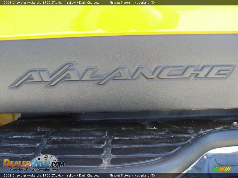 2003 Chevrolet Avalanche 1500 Z71 4x4 Yellow / Dark Charcoal Photo #23